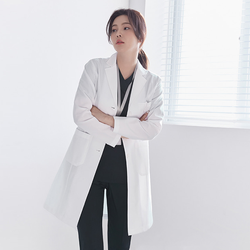 معطف طبي أبيض على الطراز الكور - مراجعة Medical Lab Years وسعره